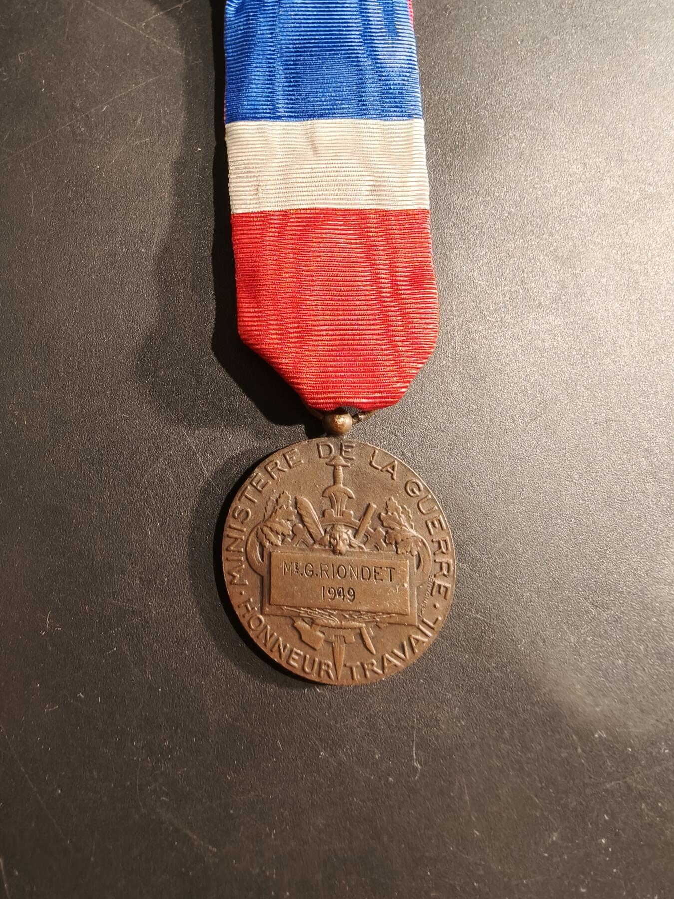 老王徽章第184期 法国铜级战争部劳工奖章    1949年实发版