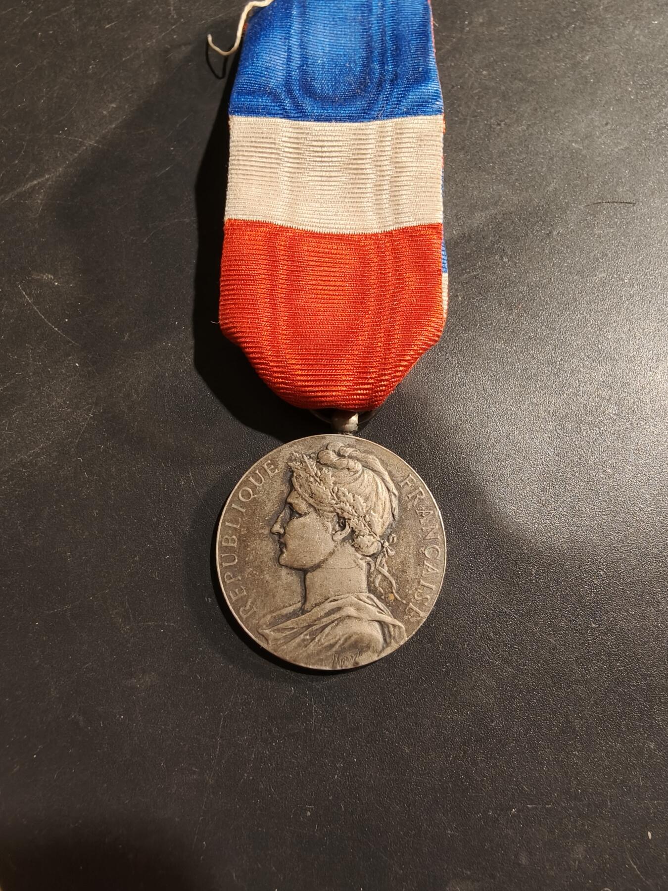 老王徽章第184期 法国银级劳工奖章   1932年实发   三共版本    800银    12.4g