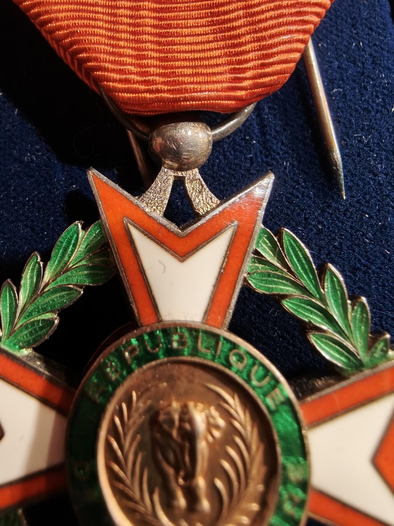 老王徽章第184期 科特迪瓦骑士级国家功勋勋章    原盒    法国代工版    800银镀金珐琅     23.3g 
