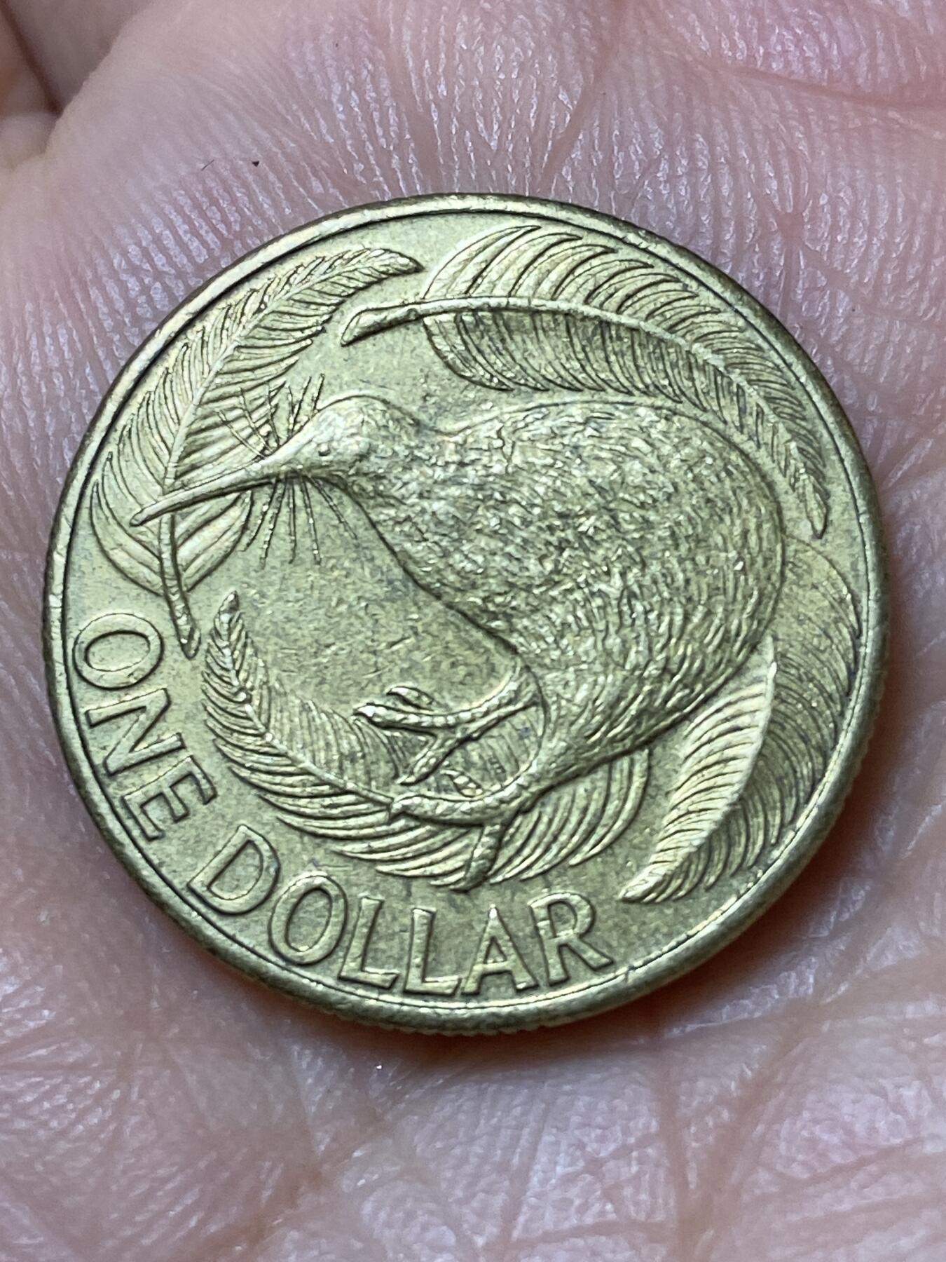 2026年第三十一场(总第二百场)英国一线回流散币新春特拍第三场(免佣金) 新西兰🇳🇿2000年1元(伊丽莎白二世老年)