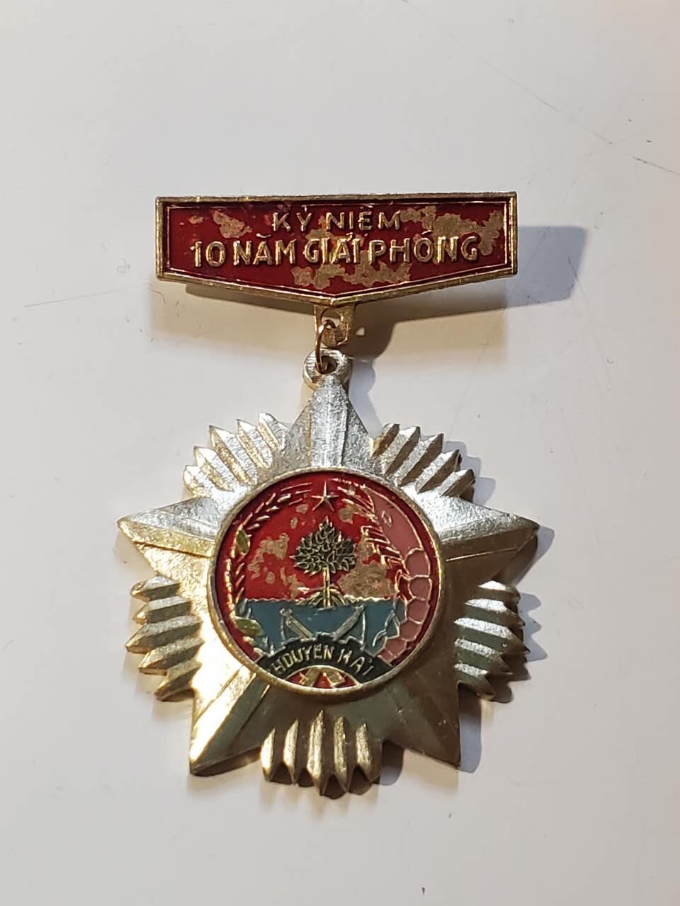 韵星假日军品类拍卖第42期 -- Rimey Holidays Militaria Auction 42 越南社会主义共和国国家解放十年奖章 1980s纪念奖章最早的一批