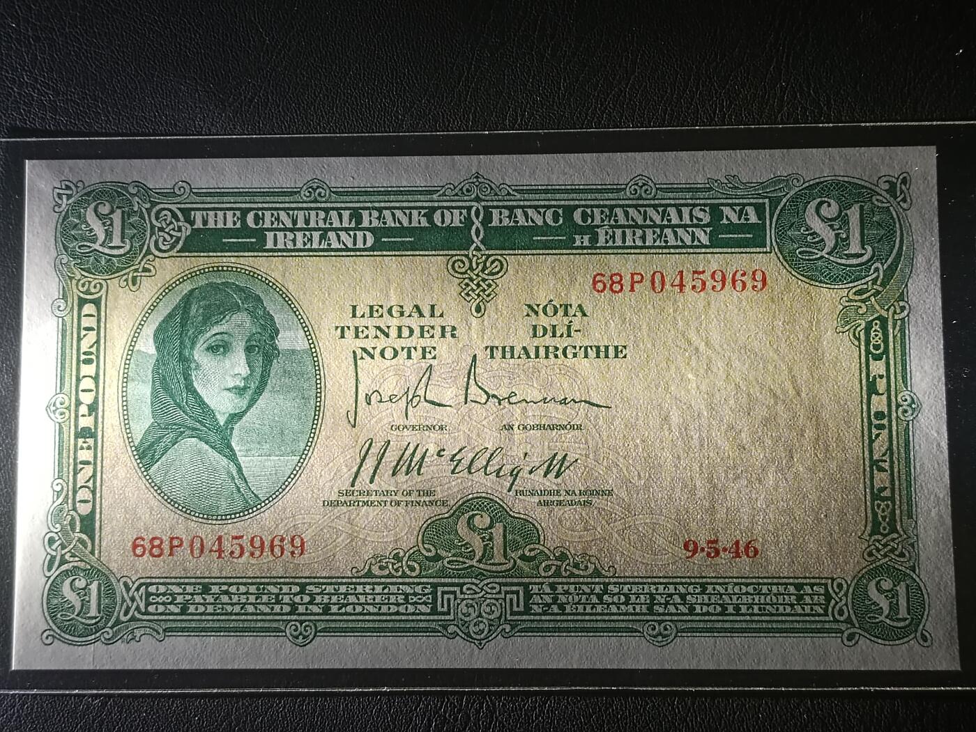 【年后首拍！】2026二月第三期，总217期 爱尔兰1946年1镑UNC-，早期下方有英爱两国货币互换协议的版本，爱尔兰人格化象征“拉维利夫人”
