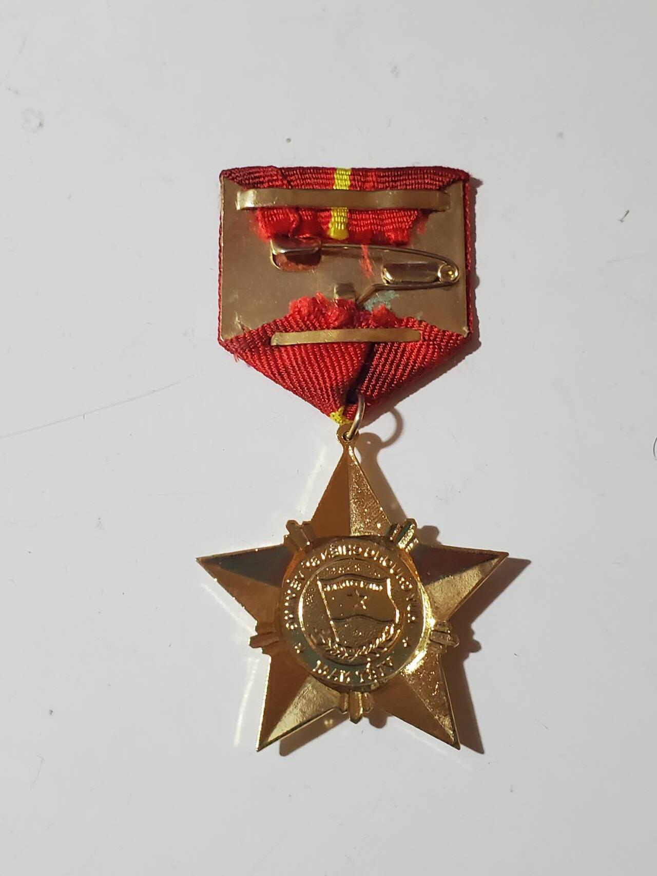 韵星假日军品类拍卖第42期 -- Rimey Holidays Militaria Auction 42 越南社会主义共和国三级光荣战士奖章 03版本 铜镀金