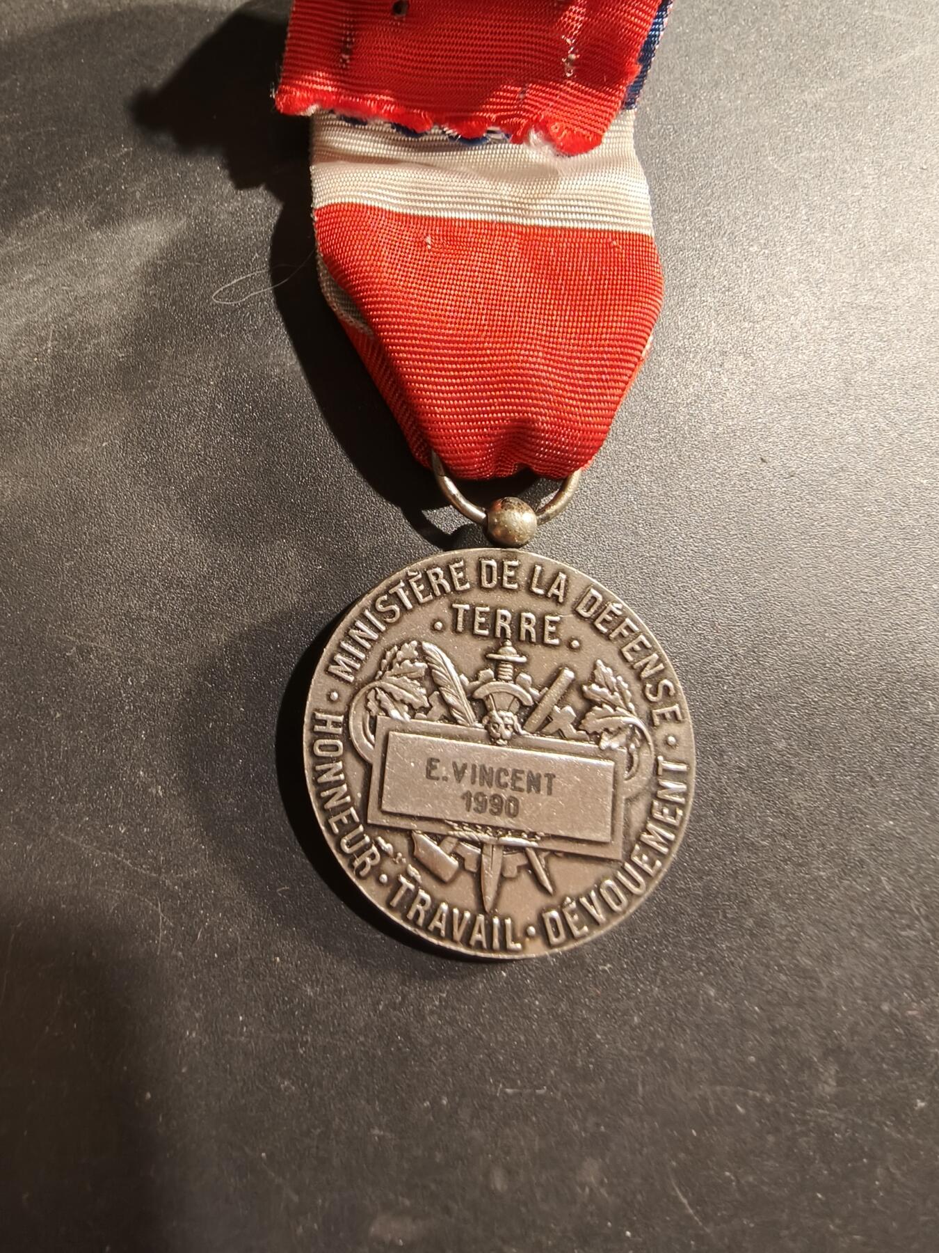 老王徽章第184期 法国国防部银级劳工奖章   925银    1990年实发     14.8g