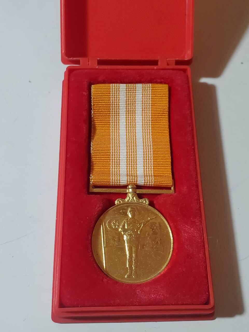 韵星假日军品类拍卖第42期 -- Rimey Holidays Militaria Auction 42 新加坡共和国武装力量优秀服务奖章 早期绒布内衬版本 铜镀金带原盒 