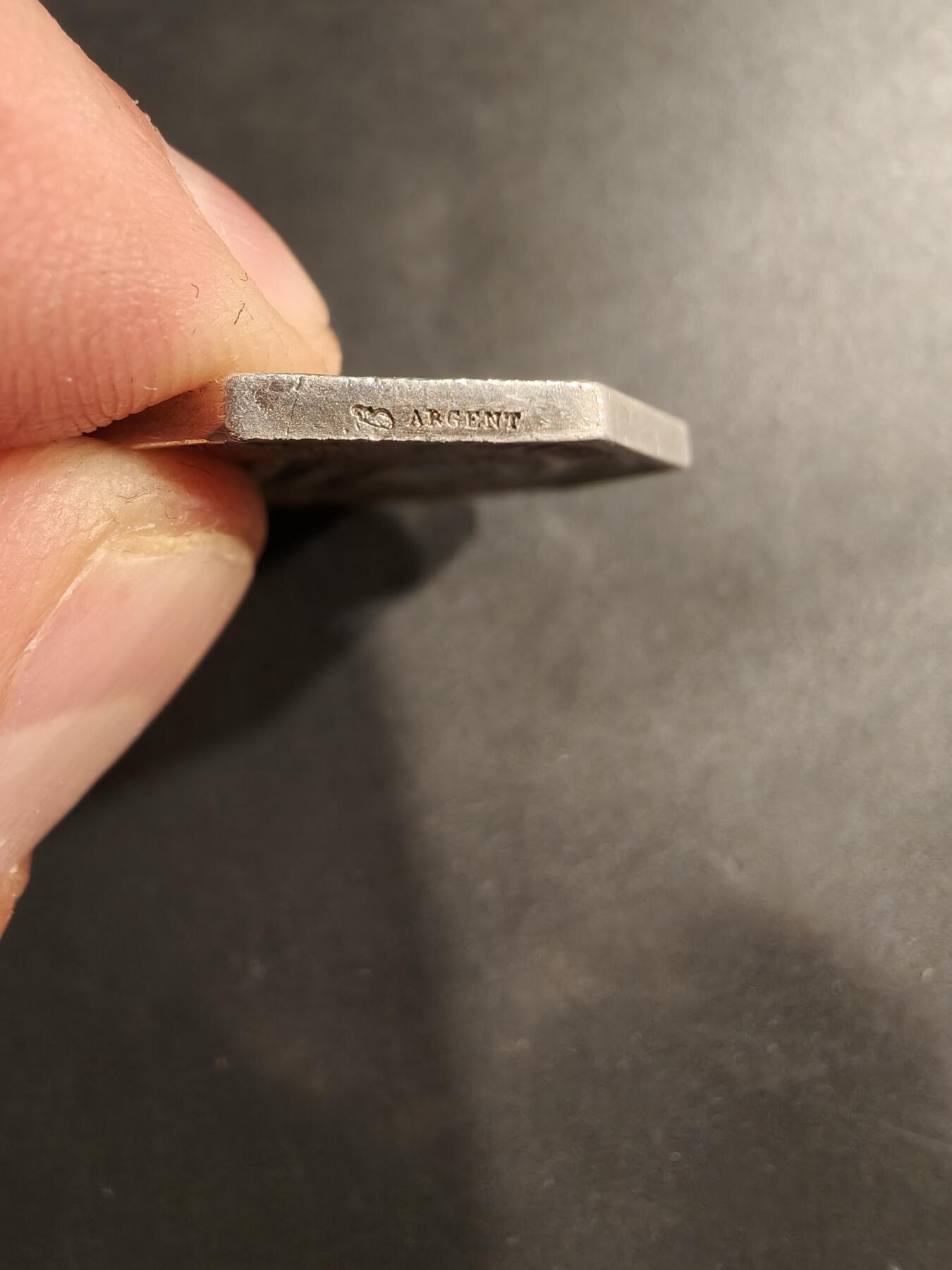 老王徽章第184期 法国沙特尔公证人八角银章     950银    直径31mm    重量14.4g