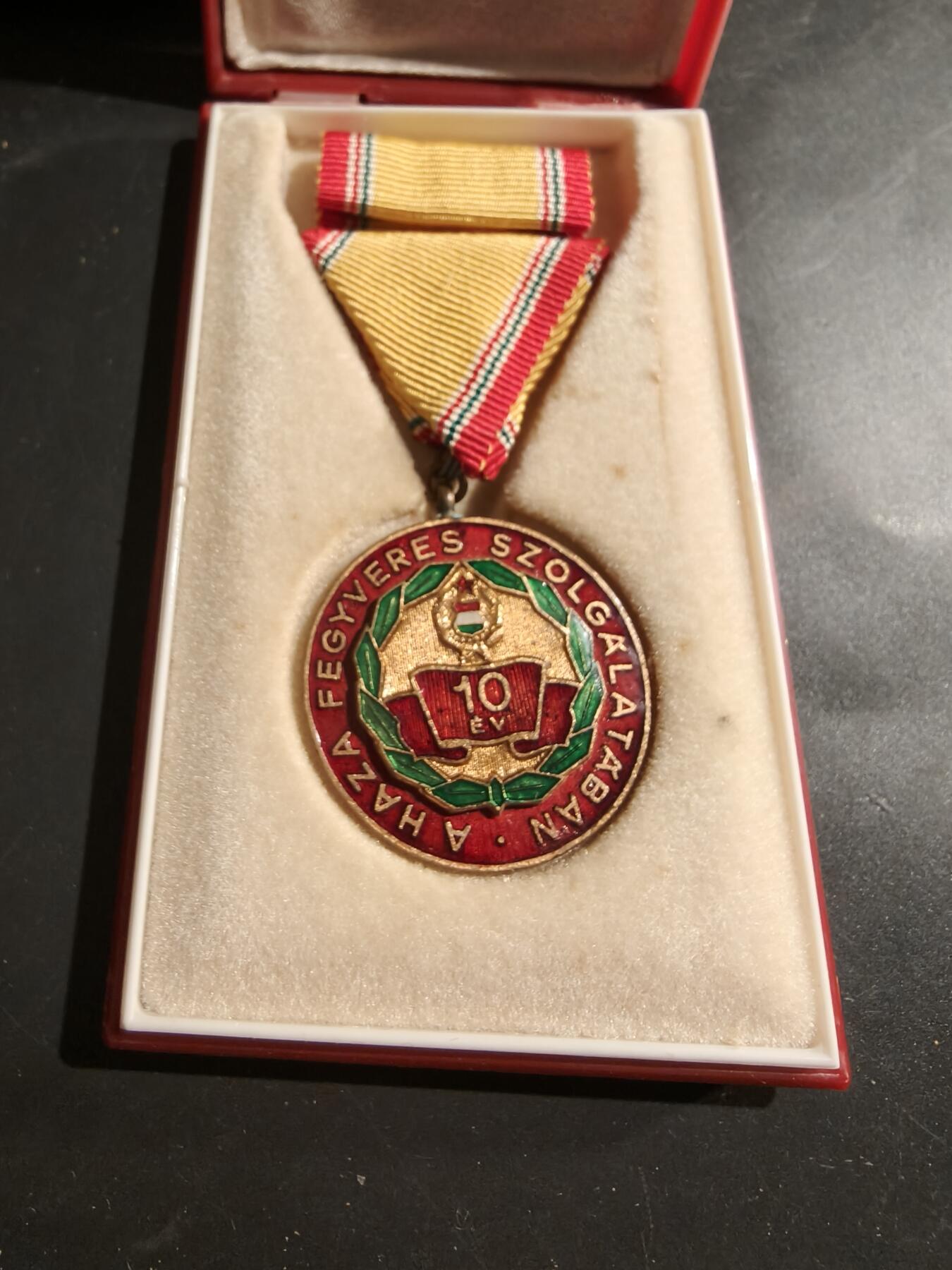 老王徽章第184期 匈牙利10周年服役纪念章    带略   原盒盒子有损