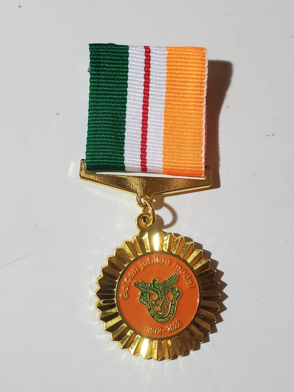 韵星假日军品类拍卖第42期 -- Rimey Holidays Militaria Auction 42 赞比亚共和国国家服务金僖奖章 铜镀金 少见国家 非常厚重 库存品相