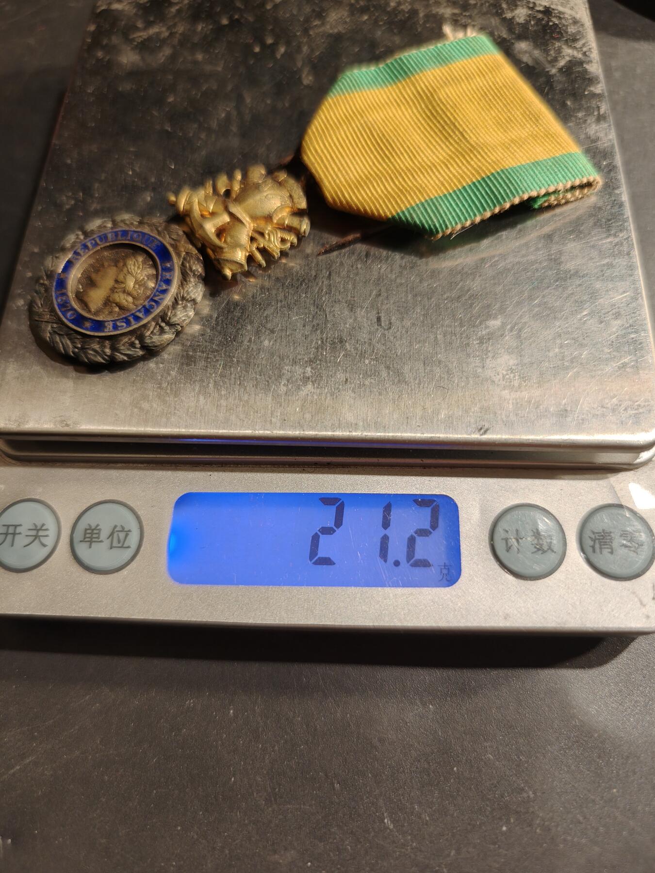 老王徽章第184期 法国军事奖章   三共时期    950银镀金珐琅     21.2g