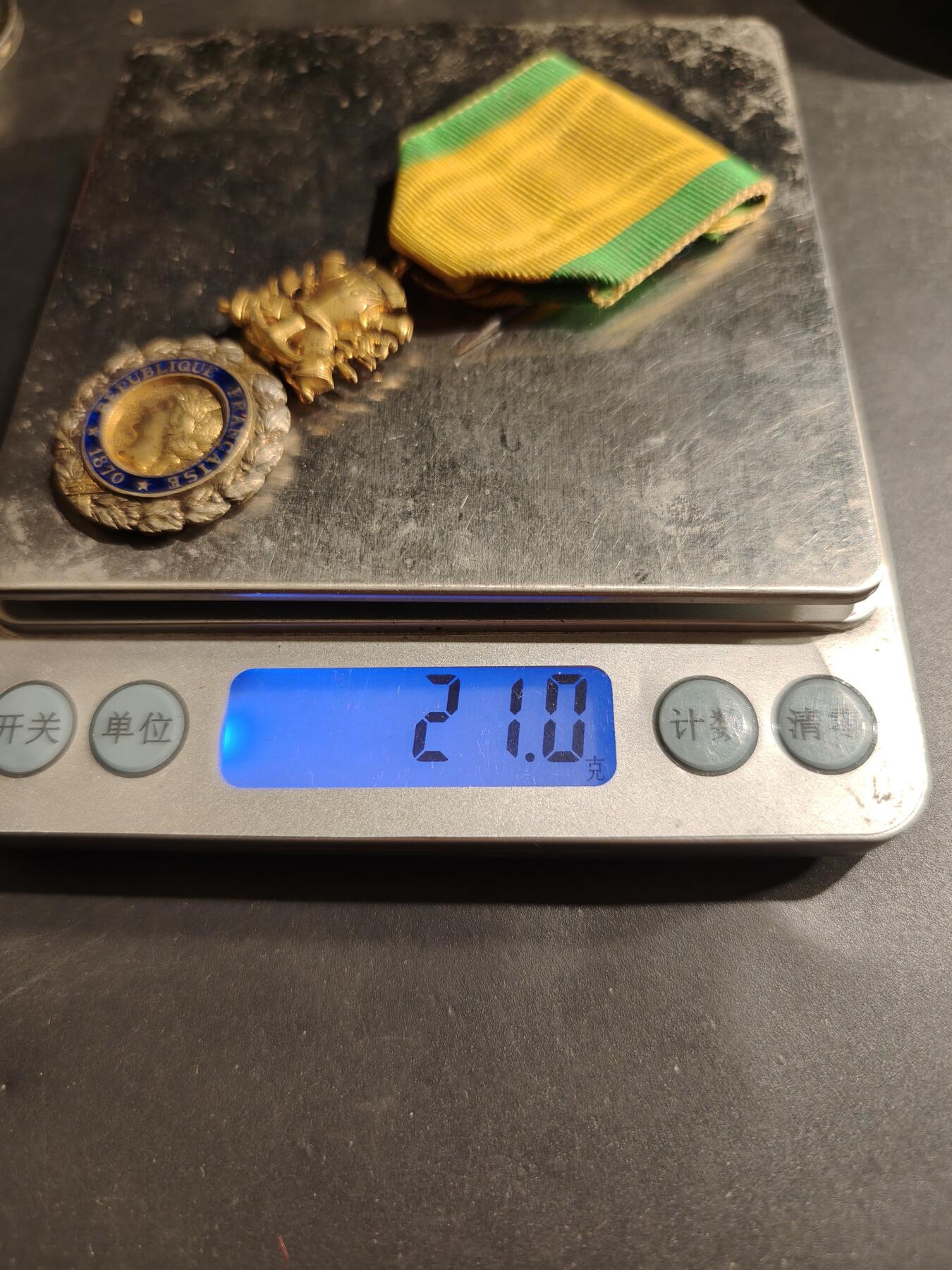 老王徽章第184期 法国军事奖章   三共时期    950银镀金珐琅     21g