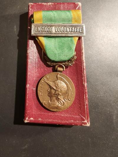 老王徽章第184期 - 法国一战荣誉志愿者服役奖章     志愿者参战勋条    带纸盒