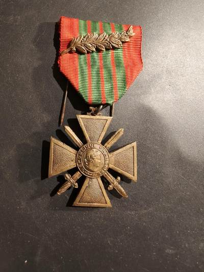 老王徽章第184期 - 法国1939-40战争十字奖章    一颗铜棕榈勋饰