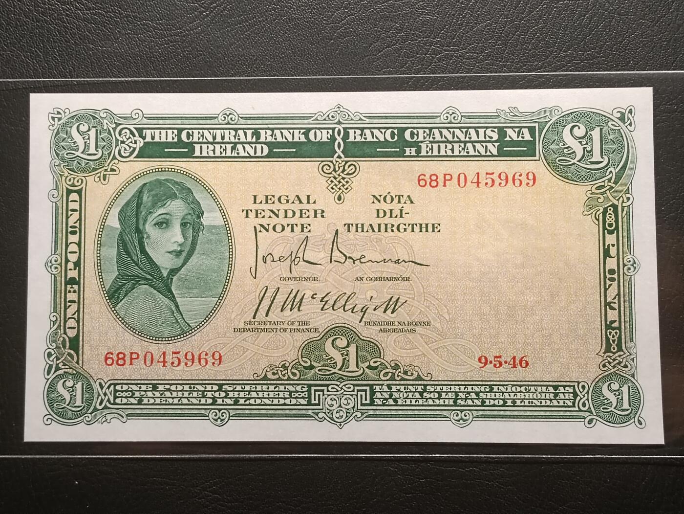 【年后首拍！】2026二月第三期，总217期 爱尔兰1946年1镑UNC-，早期下方有英爱两国货币互换协议的版本，爱尔兰人格化象征“拉维利夫人”