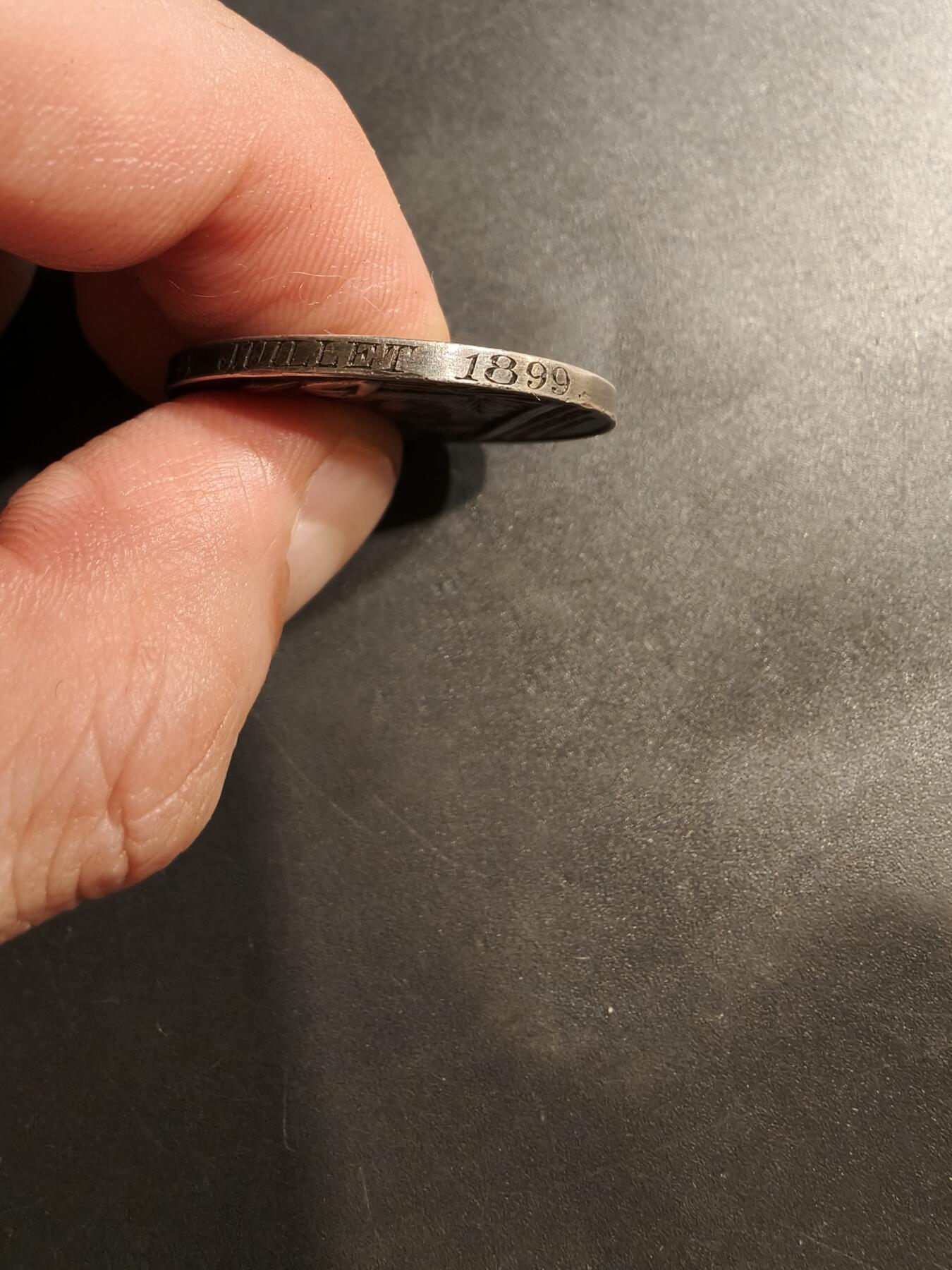 老王徽章第184期 法国婚章    950银    1899年结婚带边铭背铭    直径29mm    重量14.2g