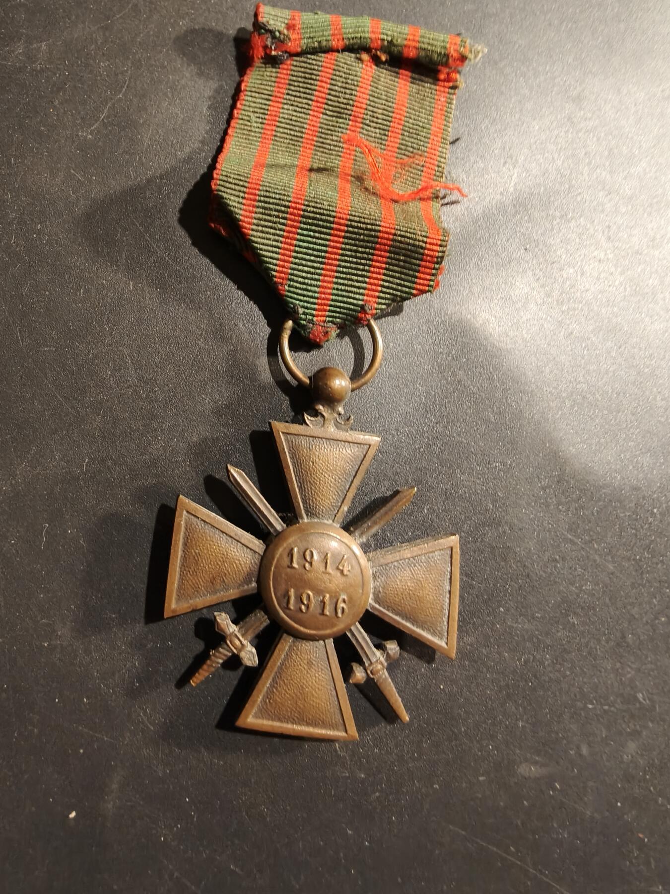 老王徽章第184期 法国1916战争十字奖章    一颗铜星勋饰