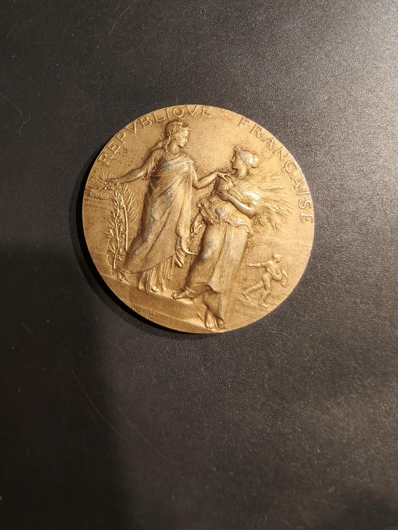 老王徽章第184期 法国农业协会农业竞赛镀金大银章     杜布瓦作品     950银镀金     直径41mm    重量36.4g