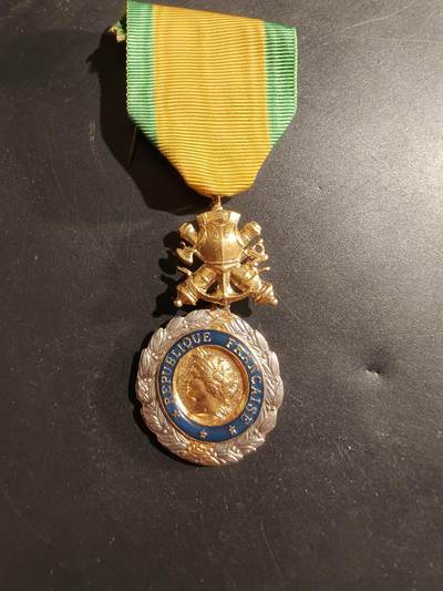 老王徽章第184期 - 法国五共军事奖章