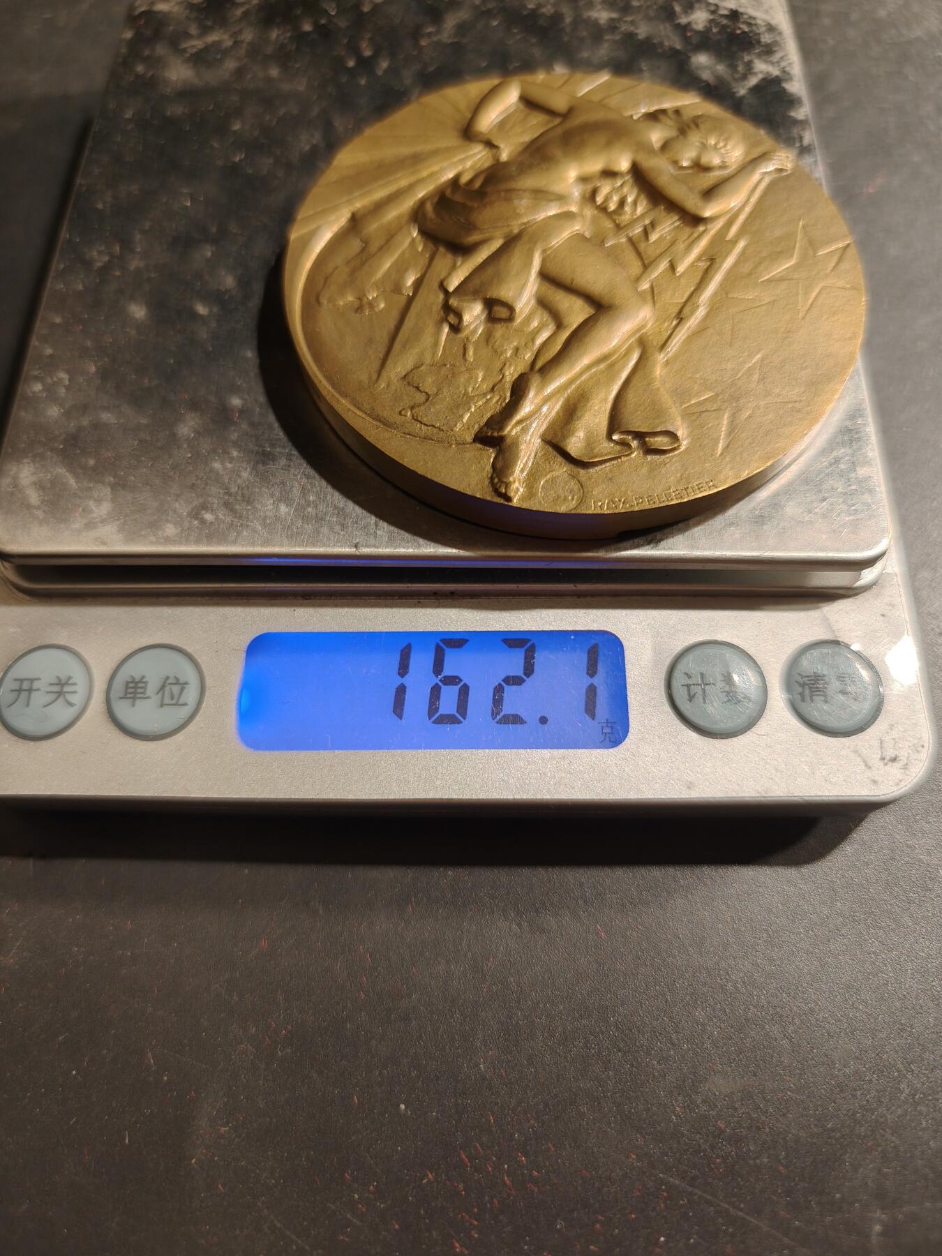 老王徽章第184期 法国电气工程总工会大铜章    原盒     直径68mm    重量162.1g