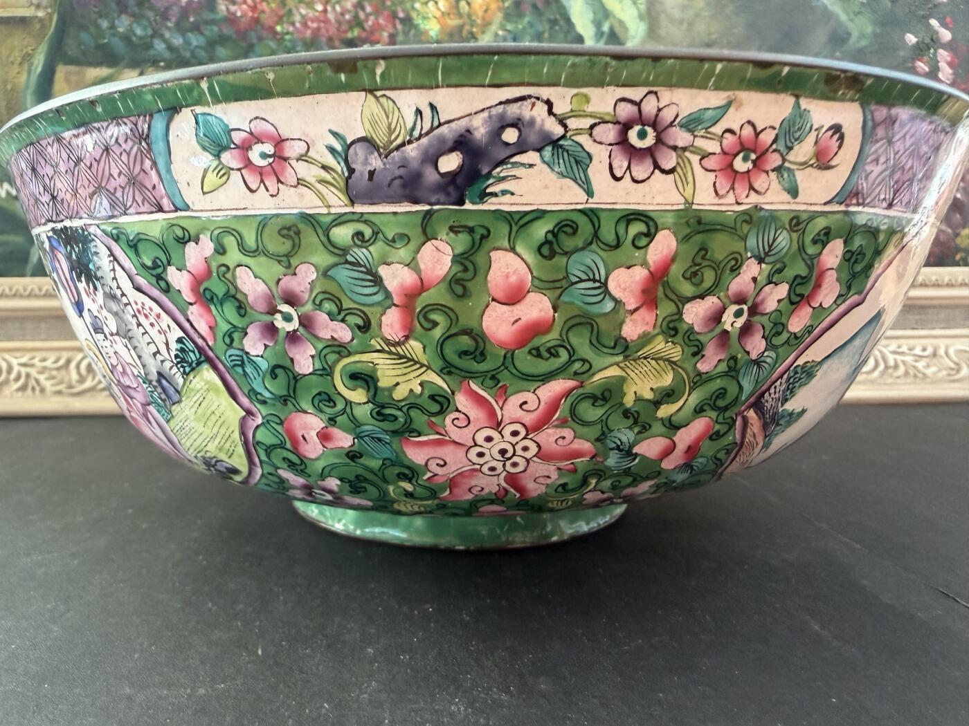 海外回流春节专场（三） 法国回流清代铜胎珐琅彩大碗（器型大，精美，直径：23cm，高：9.3cm，有少许裂纹和掉釉，如图）