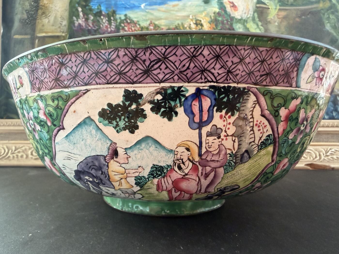 海外回流春节专场（三） 法国回流清代铜胎珐琅彩大碗（器型大，精美，直径：23cm，高：9.3cm，有少许裂纹和掉釉，如图）