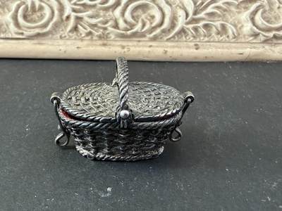 海外回流春节专场（三） - 法国回流包银小筐首饰盒（尺寸：3.6cmX2.4cm，17.9g）