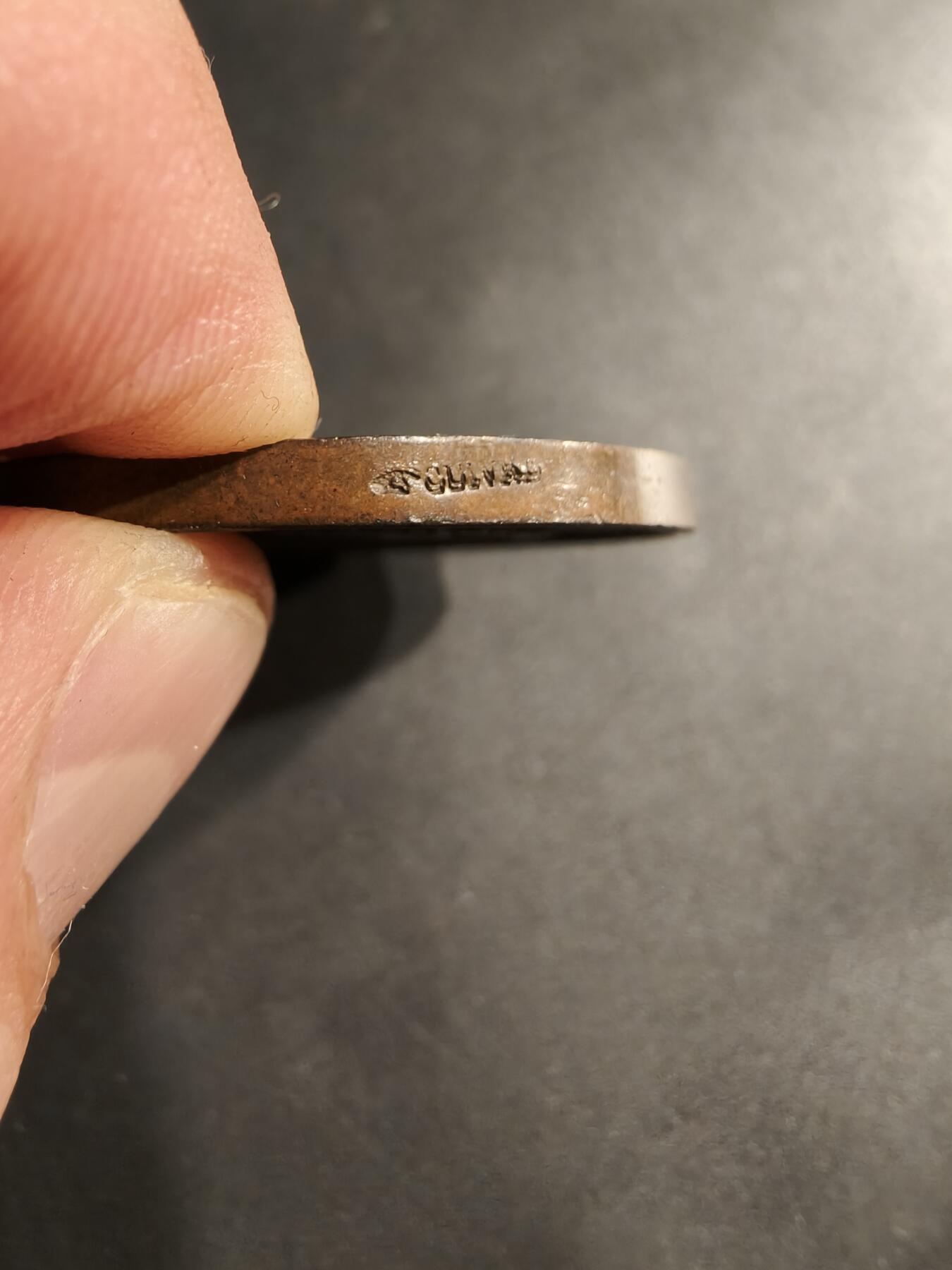 老王徽章第184期 法国拿破仑三世时期为穷人募捐大铜章    1857年    手指铜标    直径41mm    重量30g