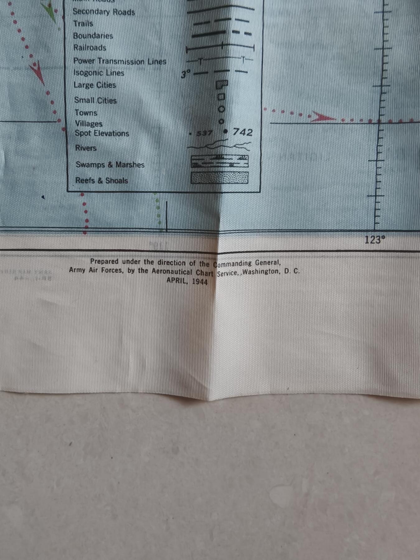 老王徽章第184期 美国二战陆军航空兵逃生图 东南亚战区 两面分别为菲律宾棉兰老岛和马来西亚北婆罗洲 尺寸约100×60cm 少见地区