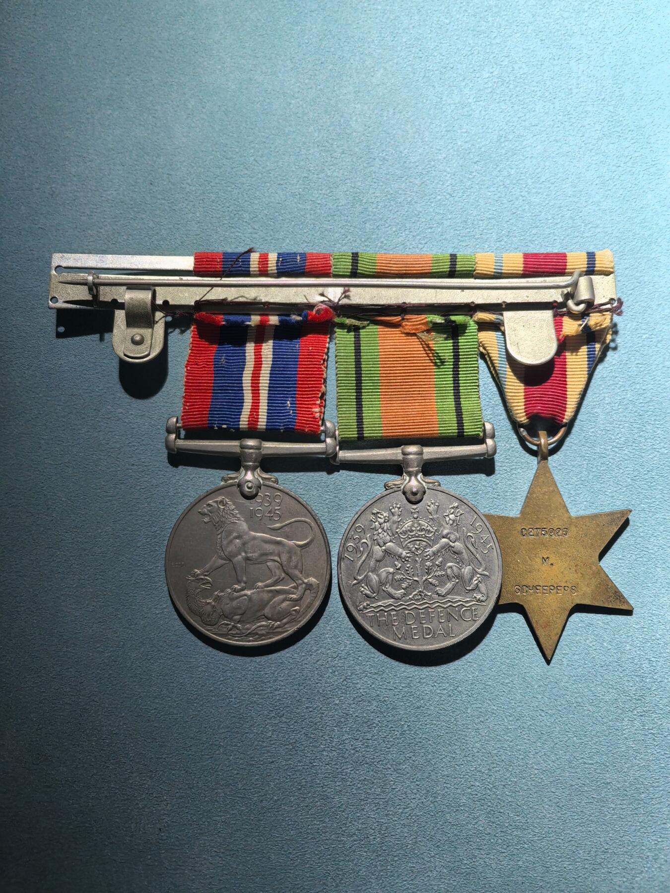 号角文化祝福各位藏友春节大吉马年入好藏 盛世勋华——号角文化勋章邮票专场拍卖第306期    英国二战四联联排 包括非洲之星奖章/二战战争奖章（南非版）/本土防卫奖章/非洲服役奖章（缺失） 均带刻名