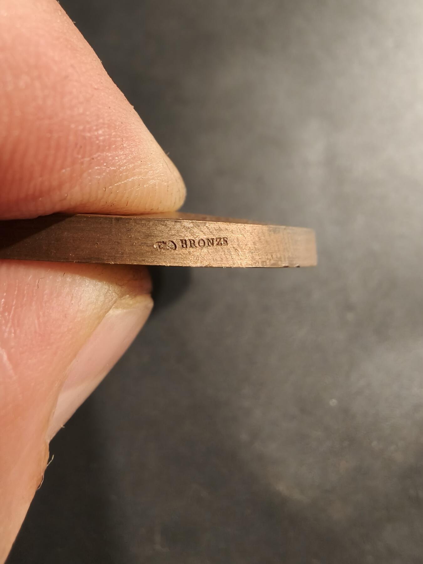 老王徽章第184期 法国机械工业联合会大铜章    直径44mm    重量48.9g