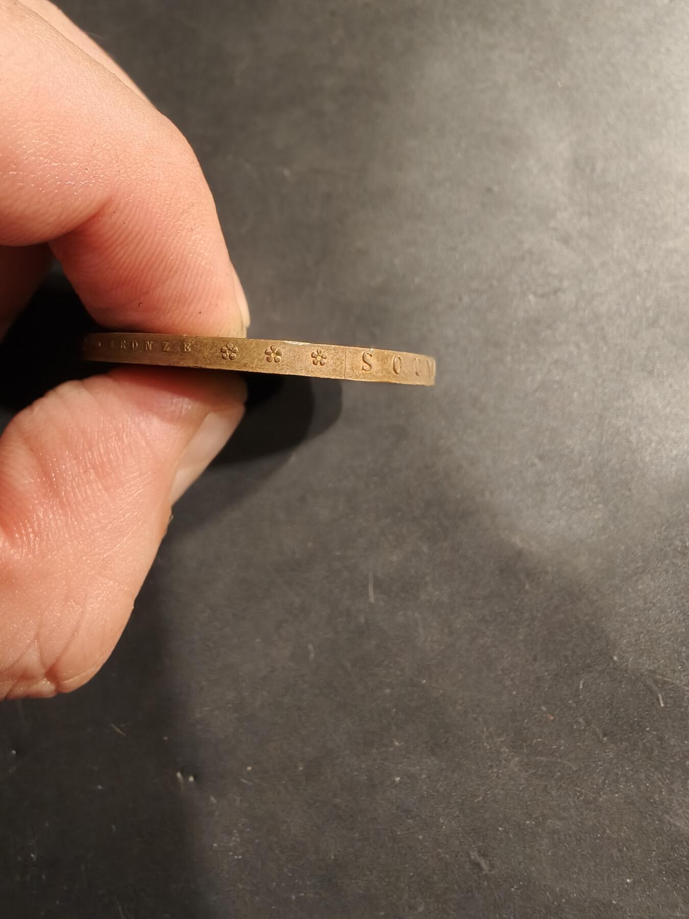 老王徽章第184期 法国1900巴黎世界博览会铜章     直径37mm   重量25.7g