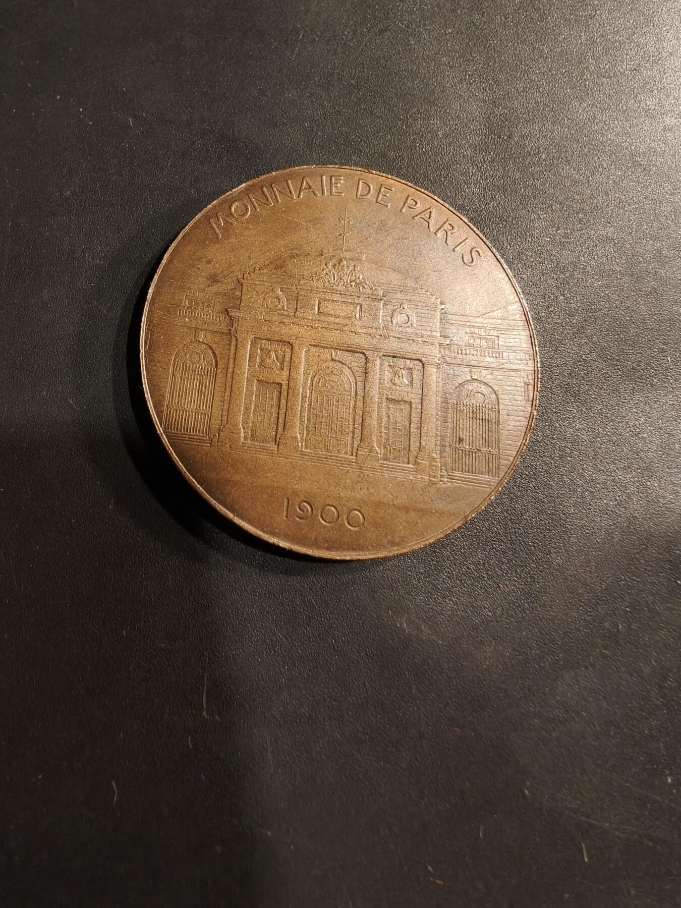 老王徽章第184期 法国1900巴黎世界博览会铜章     直径37mm   重量25.7g