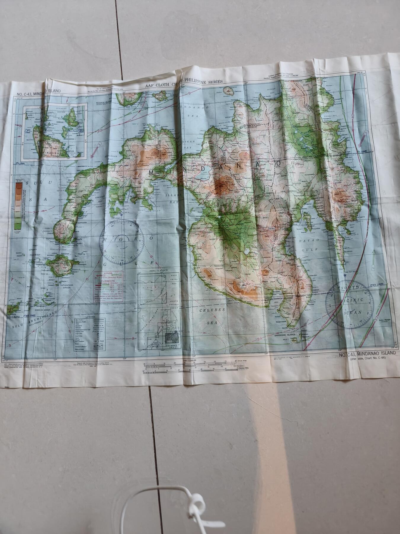 老王徽章第184期 美国二战陆军航空兵逃生图 东南亚战区 两面分别为菲律宾棉兰老岛和马来西亚北婆罗洲 尺寸约100×60cm 少见地区