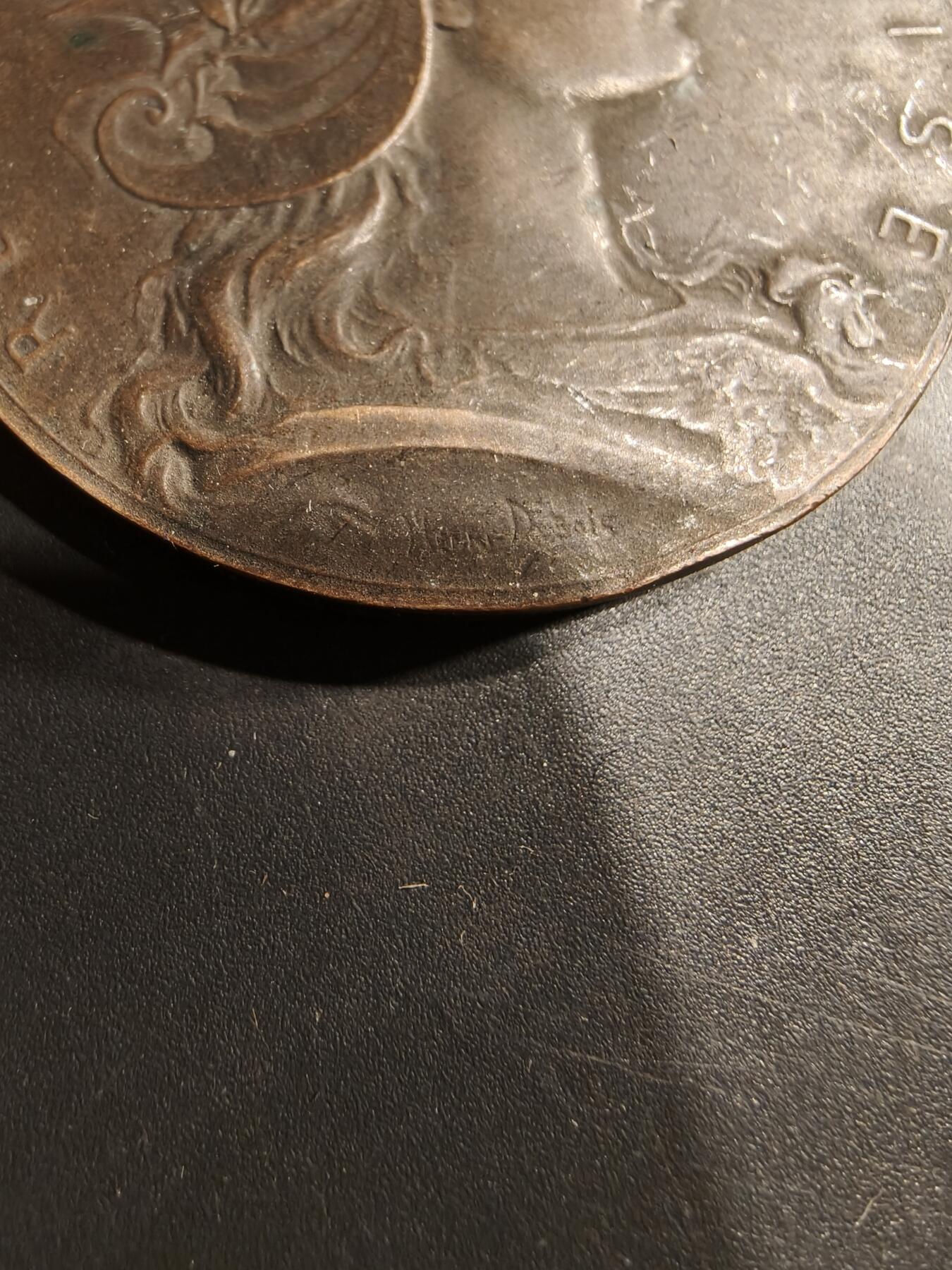 老王徽章第184期 法国射击协会混合射击竞赛大铜章    大师杜布瓦作品     戎装玛丽安娜     直径50mm     重量57.7g