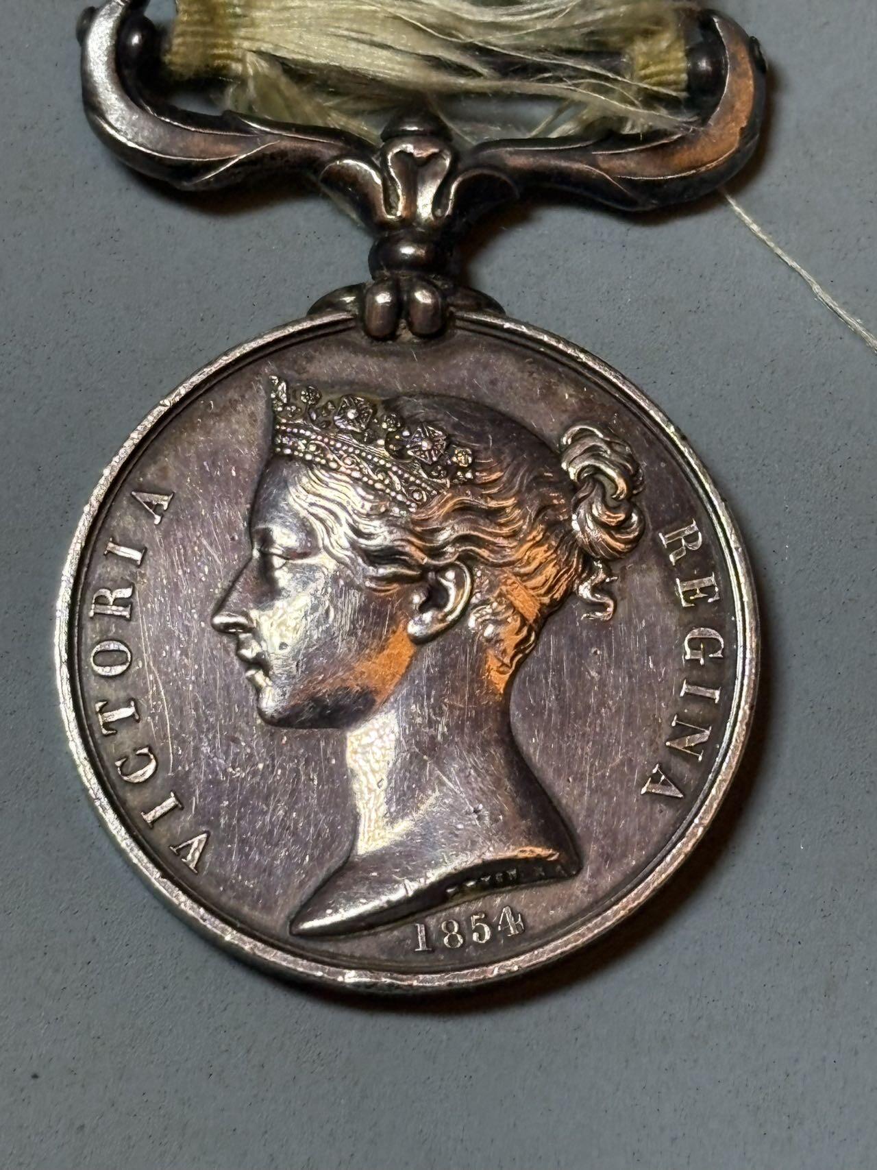 号角文化祝福各位藏友春节大吉马年入好藏 盛世勋华——号角文化勋章邮票专场拍卖第306期    英国1854年克里米亚战争奖章 银制  带塞瓦斯托波尔条 重40克