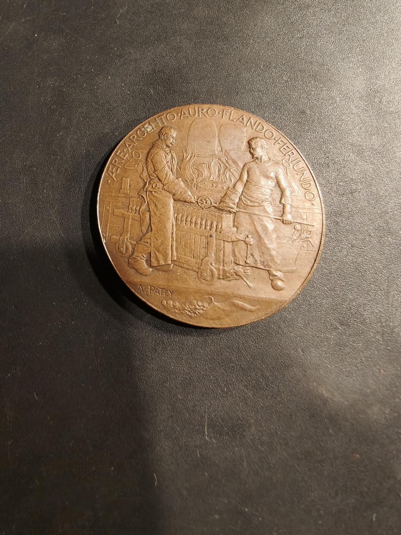 老王徽章第184期 法国1900巴黎世界博览会铜章     直径37mm   重量25.7g