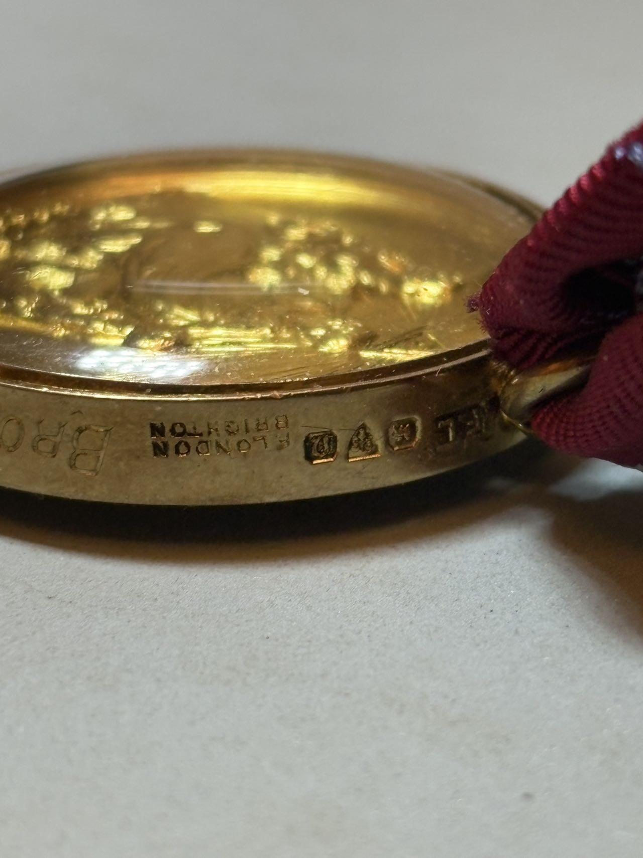 号角文化祝福各位藏友春节大吉马年入好藏 盛世勋华——号角文化勋章邮票专场拍卖第306期    英国共济会慈善与仁爱纪念章（Honorable Testimonial of Masonic Charity & Benevolence），925银，总重34.9克，带原盒，带边铭