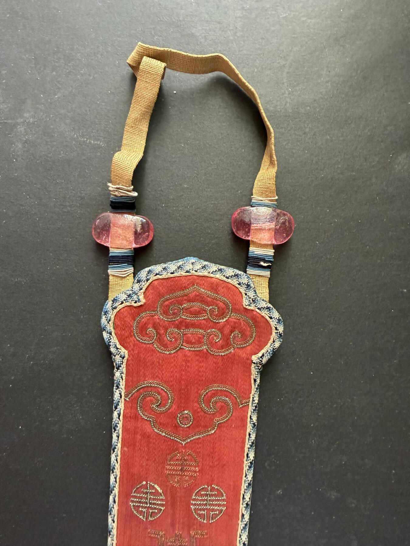 海外回流春节专场（三） 重器-法国回流清代扇套（尺寸：32.2cm，工艺精美，完整，仅底部有少许磨损）