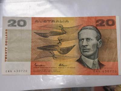 春节钱币瓷器清货捡漏拍场 - 老版纸质澳大利亚20元  大票幅 品相如图