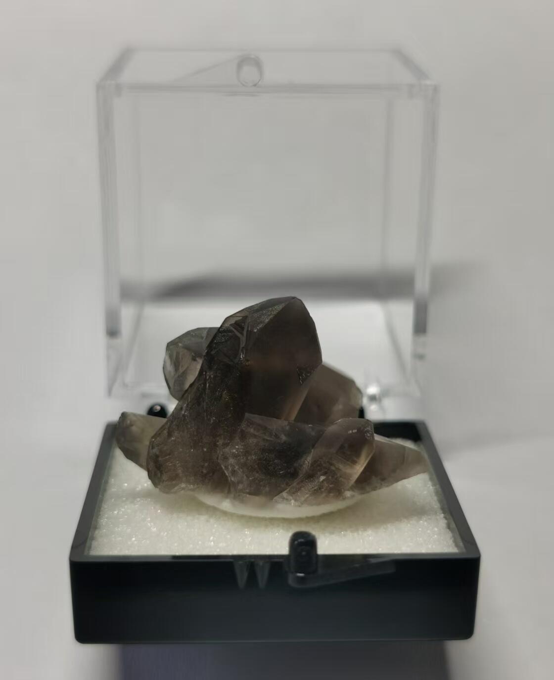七河·世界世界币章杂件矿标化石小拍（总第38期） 藏家出品X745（3）山东烟晶水晶原石矿标（盒子矿） 本件拍品由合作藏家邮寄