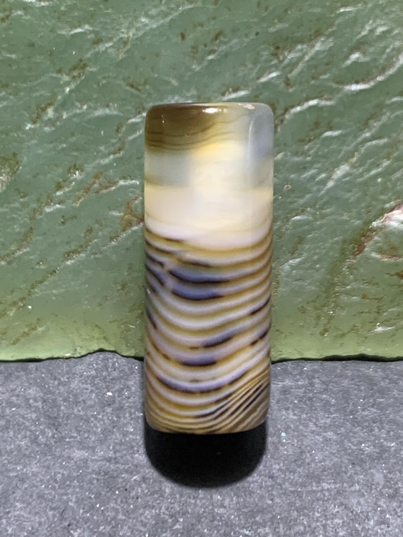 千层纹缠丝玛瑙通货直桶，桶珠一个，