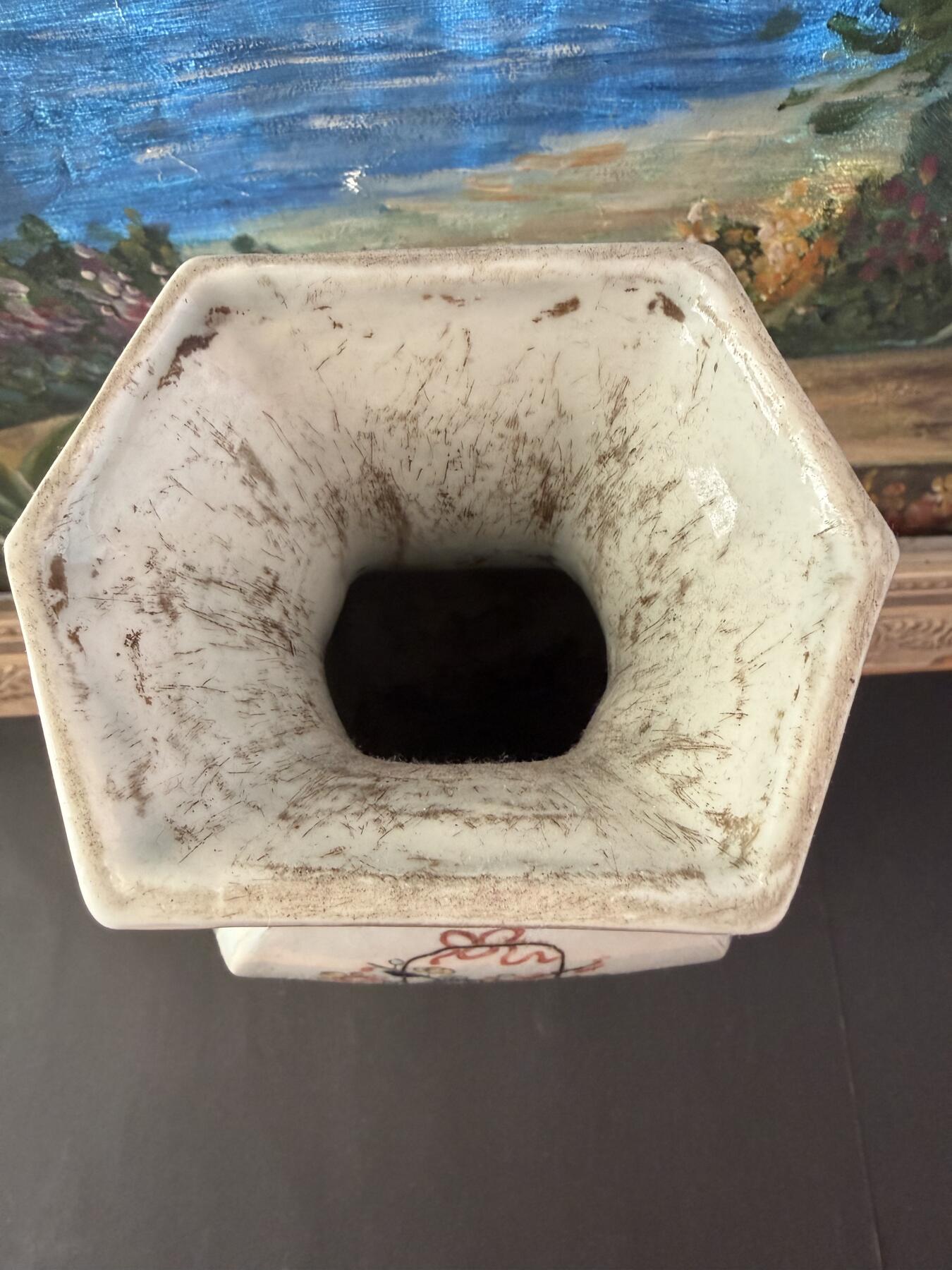 海外回流春节专场（三） 重器-法国回流清康熙五彩六棱花瓶（高：30.2cm，器型少见，画工精美，有冲线）