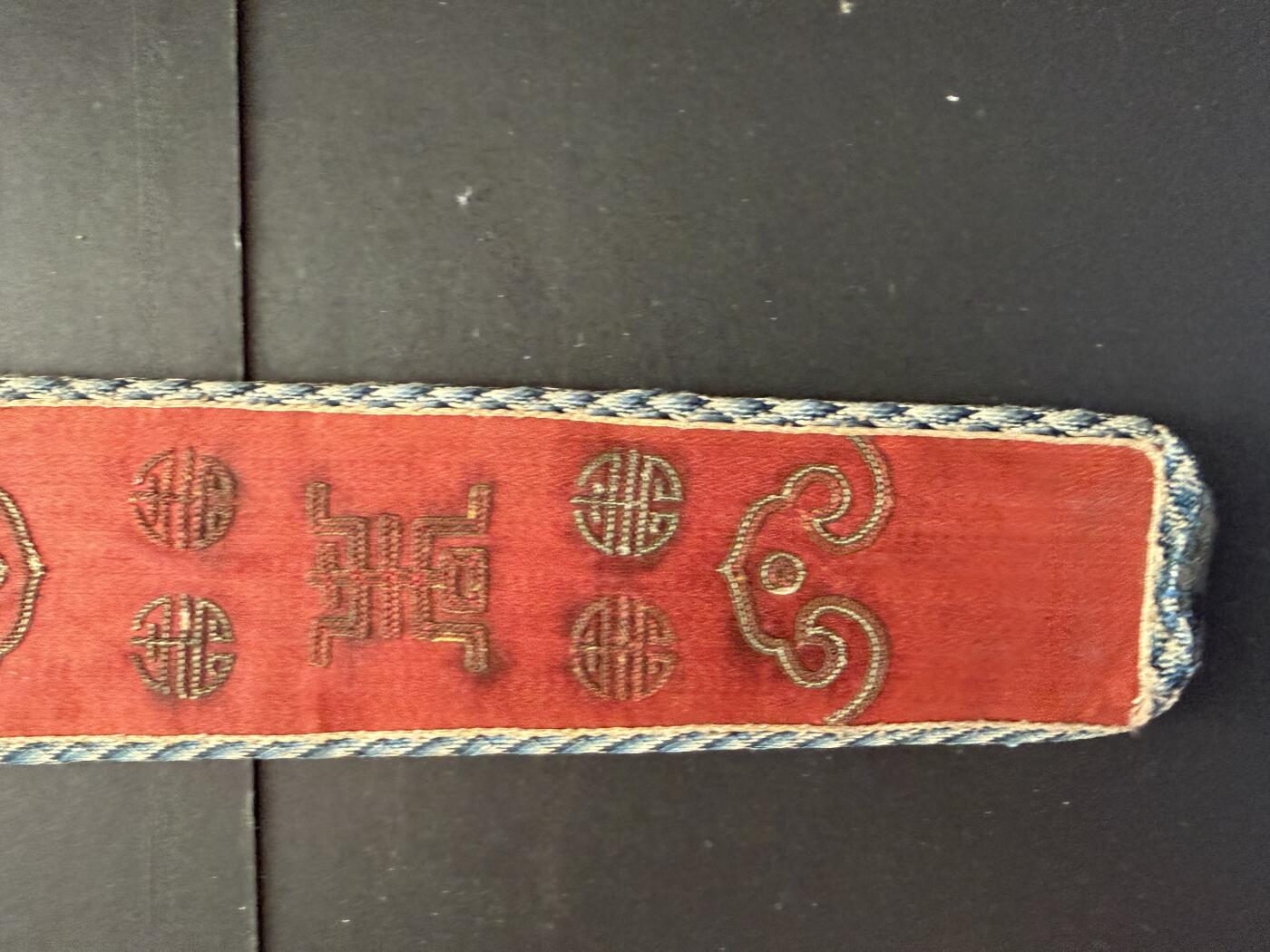 海外回流春节专场（三） 重器-法国回流清代扇套（尺寸：32.2cm，工艺精美，完整，仅底部有少许磨损）