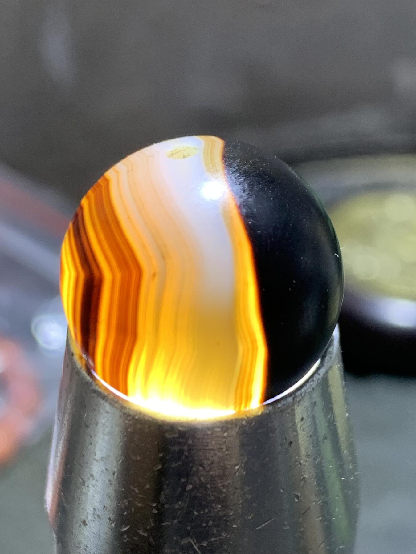 精品亚光药师玛瑙随形象形日月同辉圆珠一颗！