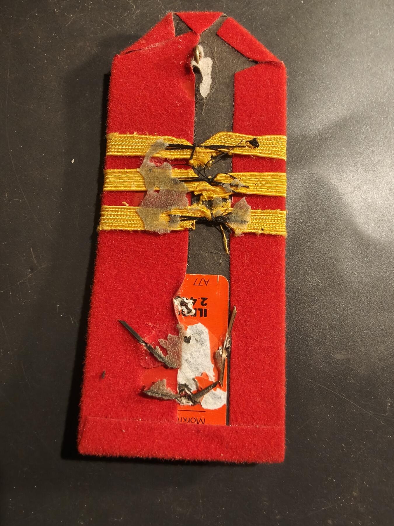 老王徽章第184期 南斯拉夫王国皇家宪兵队一级军士长肩章    掉了个军衔星