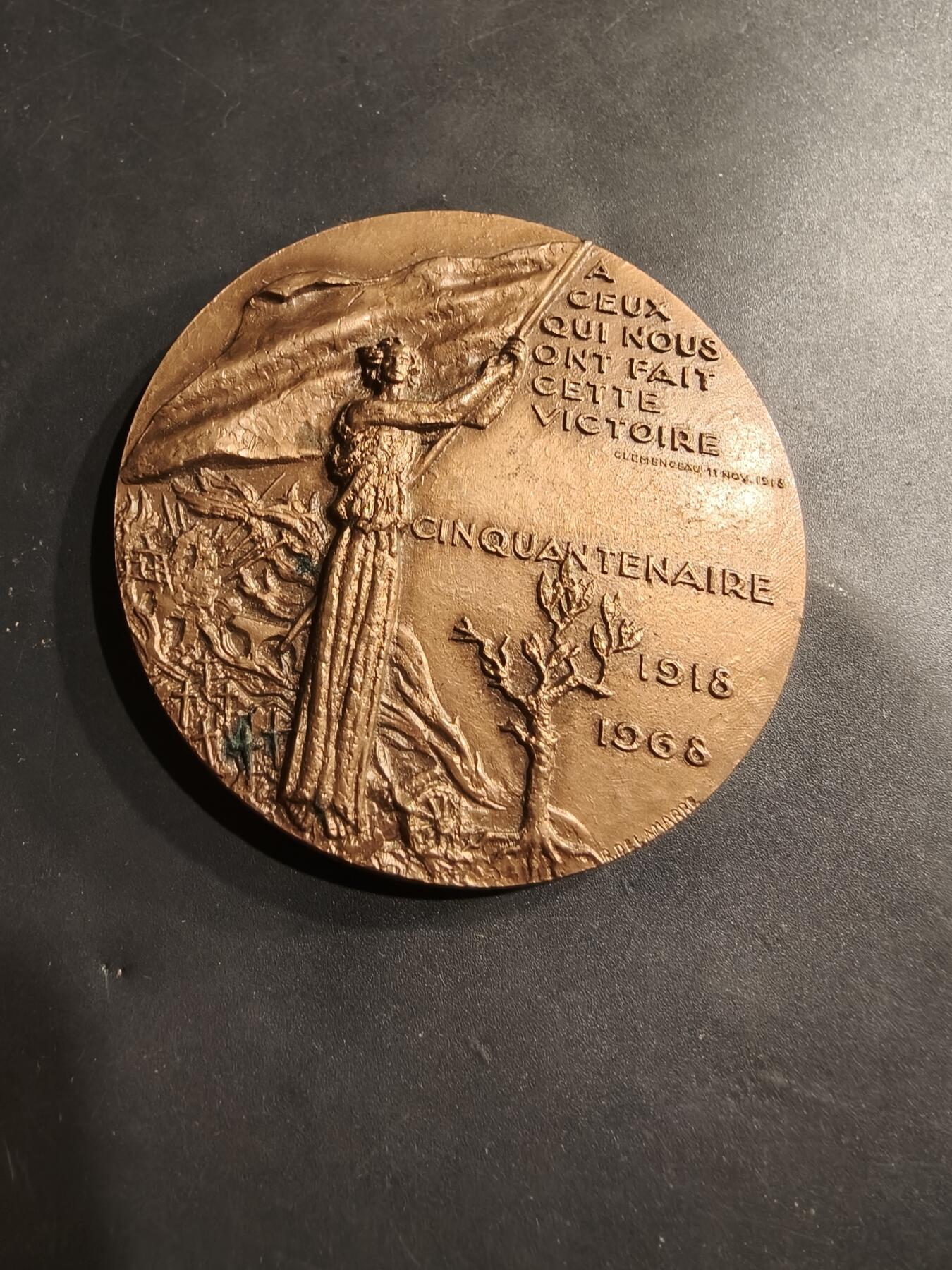 老王徽章第184期 法国一战停战50周年大铜章      直径68mm    重量169.2g