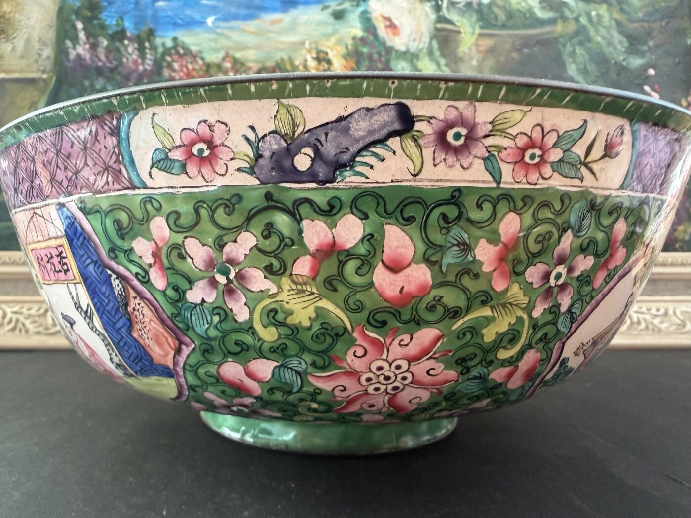 海外回流春节专场（三） 法国回流清代铜胎珐琅彩大碗（器型大，精美，直径：23cm，高：9.3cm，有少许裂纹和掉釉，如图）