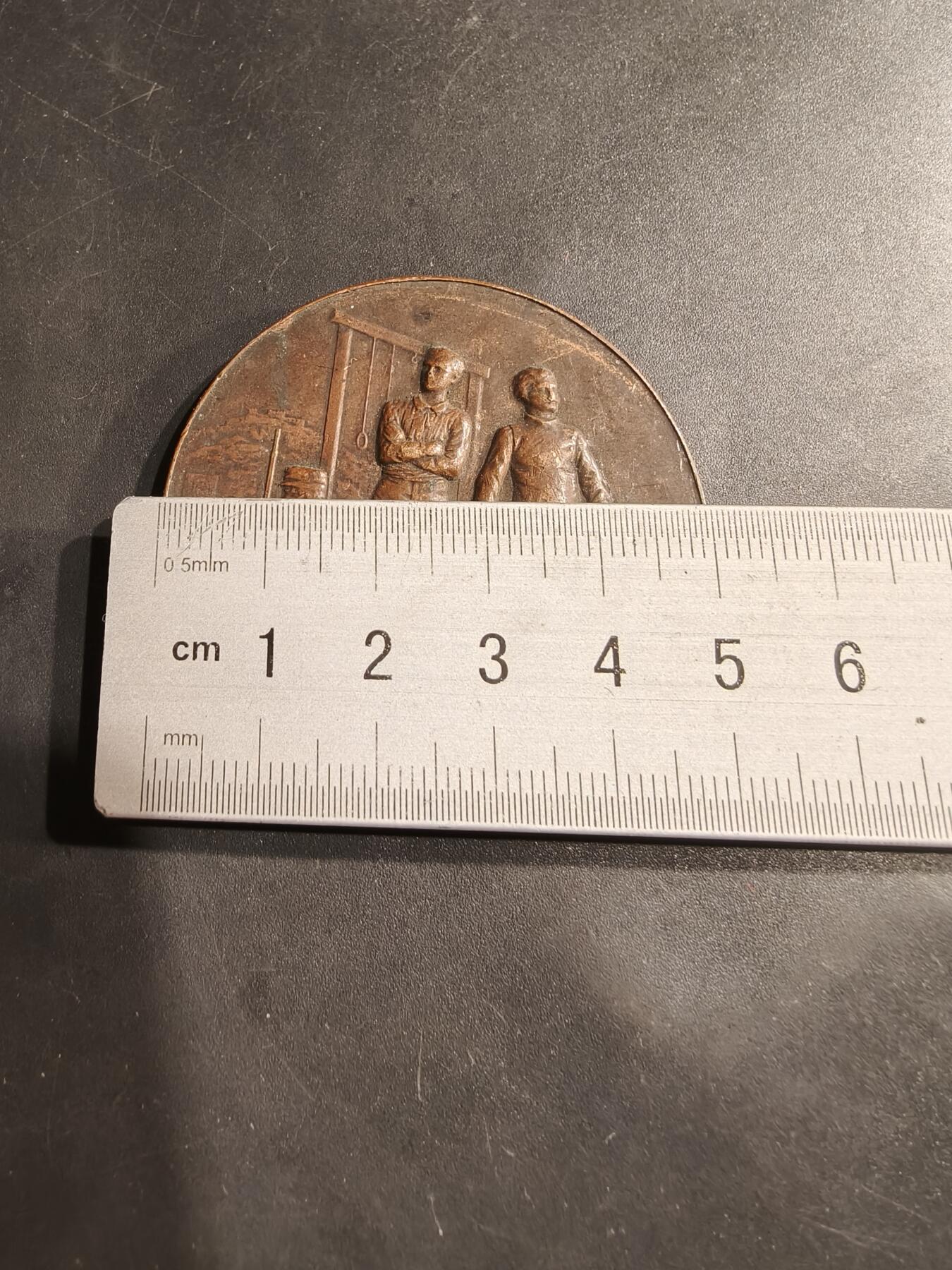 老王徽章第184期 法国射击协会大铜章    直径50mm    重量57.2g