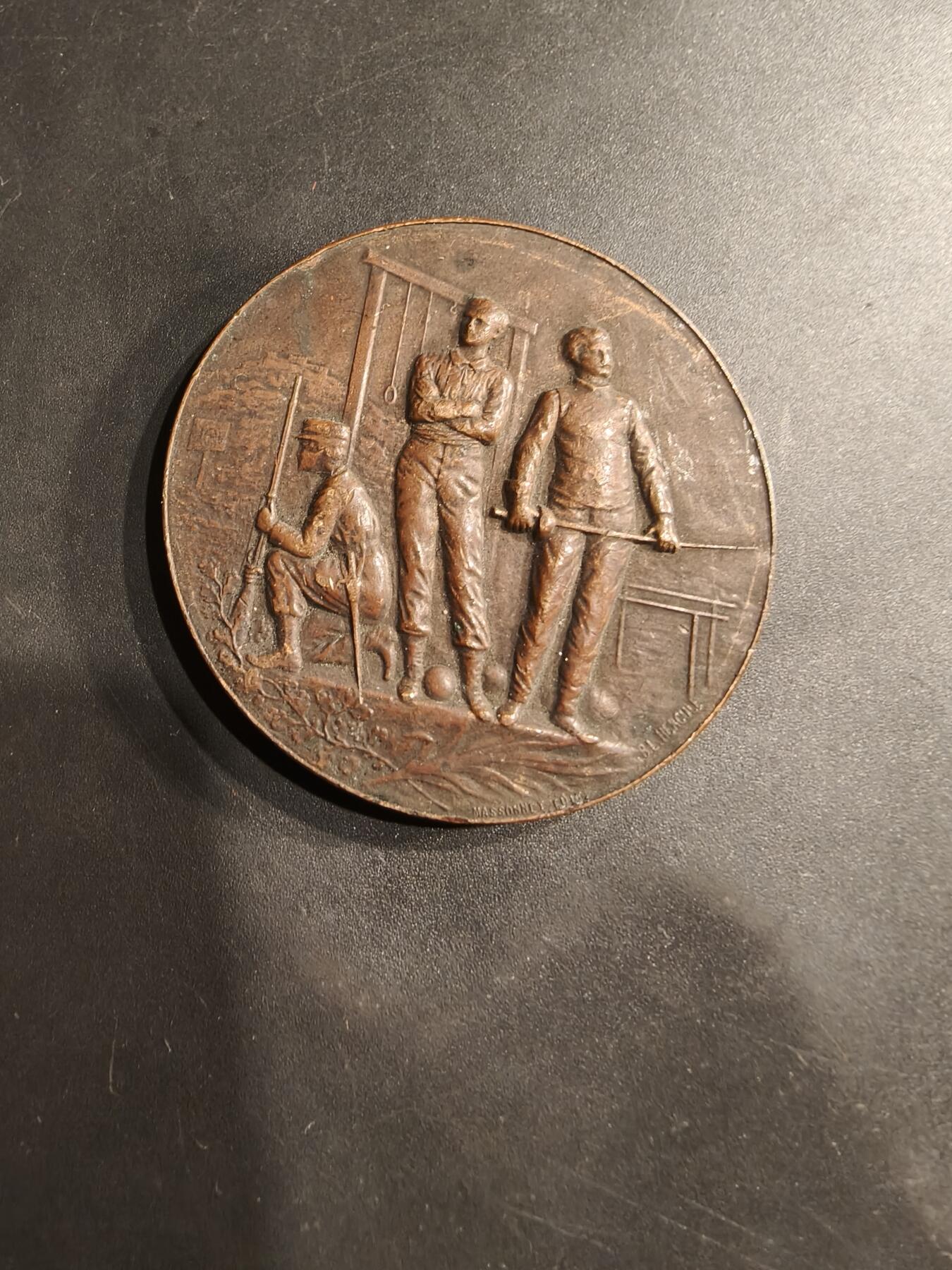 老王徽章第184期 法国射击协会大铜章    直径50mm    重量57.2g