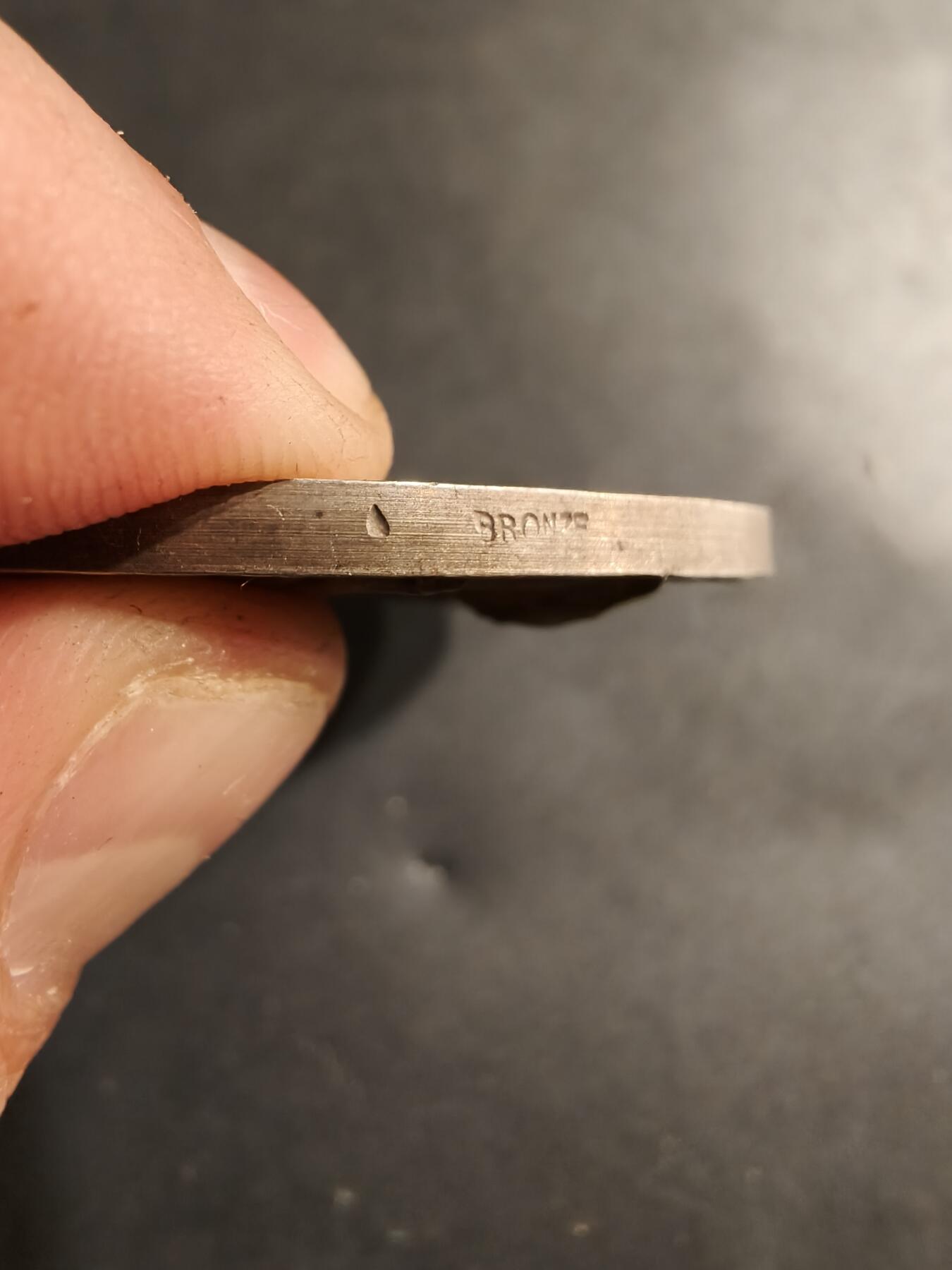 老王徽章第184期 法国电气公司镀银大铜章    大师Dropsy作品    直径54mm    重量70.7g