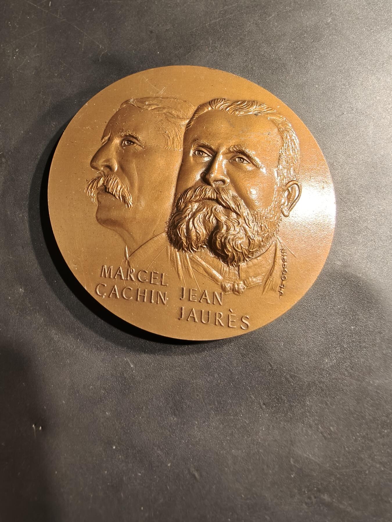 老王徽章第184期 法国日报《人道报》成立80周年大铜章    该报由法国共产党创办    直径68mm     重量171.3g